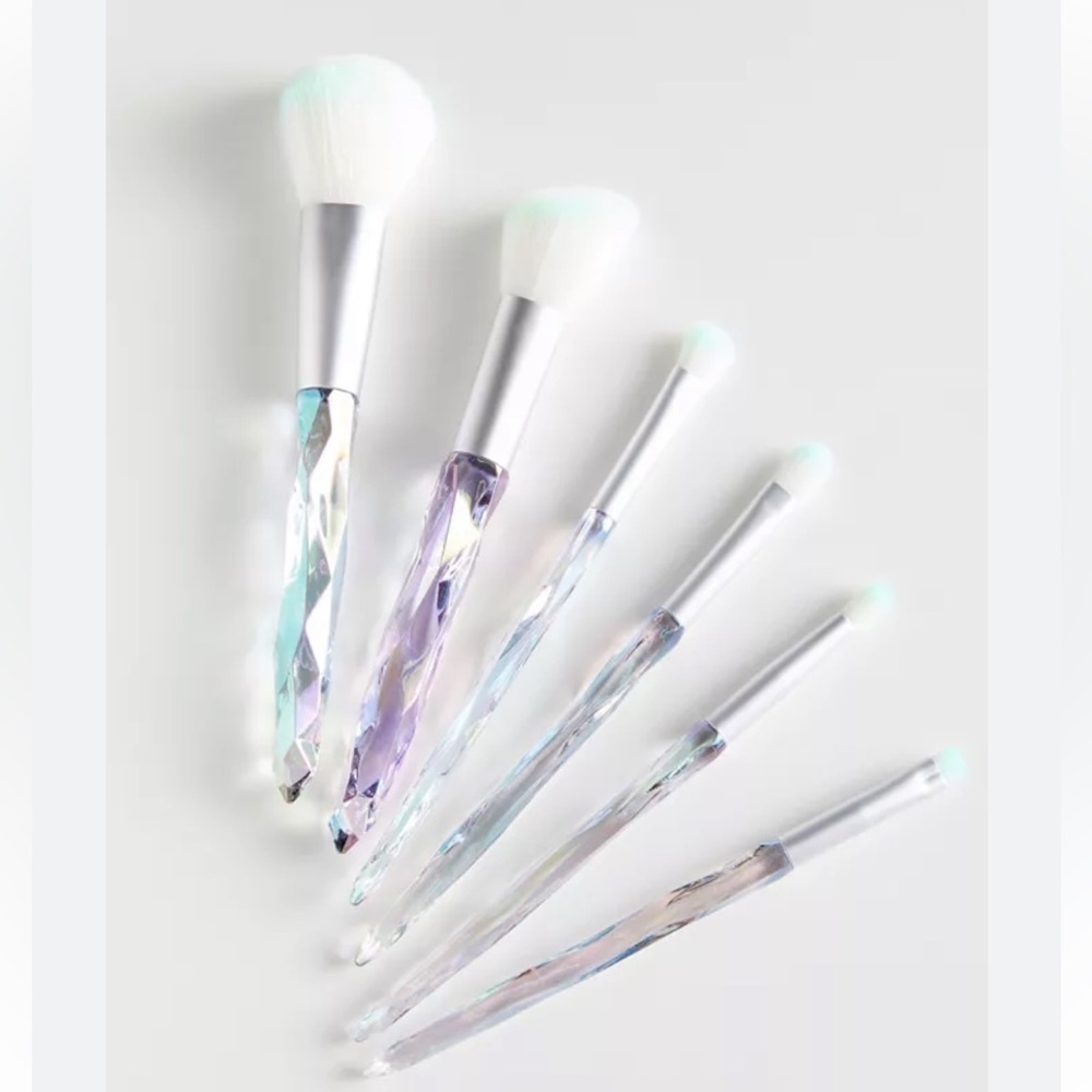 NWT URBAN OUTFITTERS 6 PIECE BLUE IRIDESCENT CRYSTAL BRUSH SET
